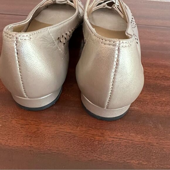 Vaneli Metallic Gold Fabra Laser Cut Oxford Flats. Size 7.5 S. Great Condition!! - Picture 5 of 8